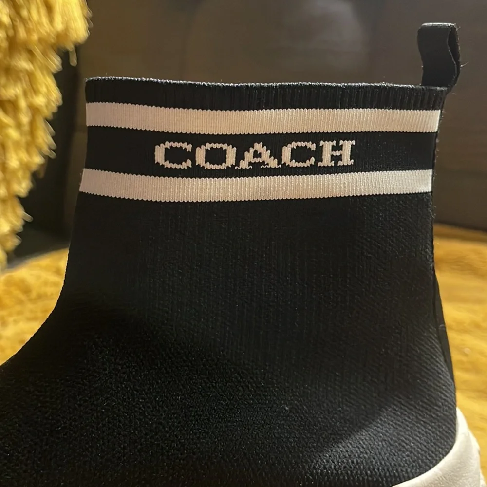 Coach - Picture 4 of 8